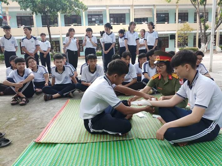 vi-sao-hs-phai-hoc-mon-gd